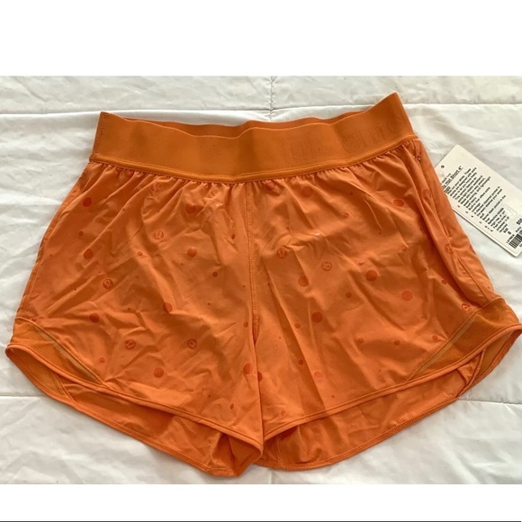NWT Lululemon Hotty Hot Short II *4" Logo Women’s Size 8 - Picture 5 of 8